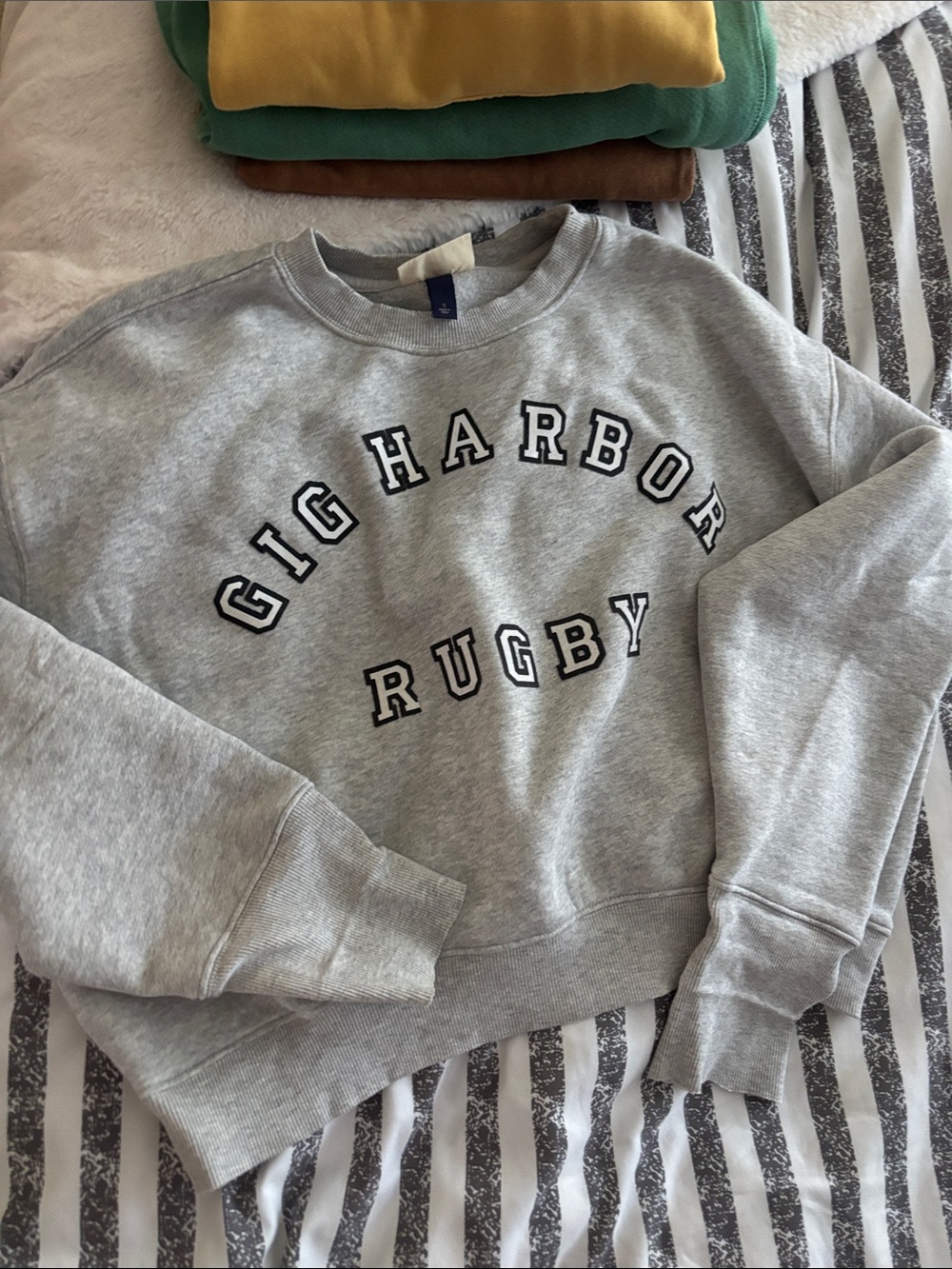 Universal Thread Gray Crewneck graphic Sweatshirt